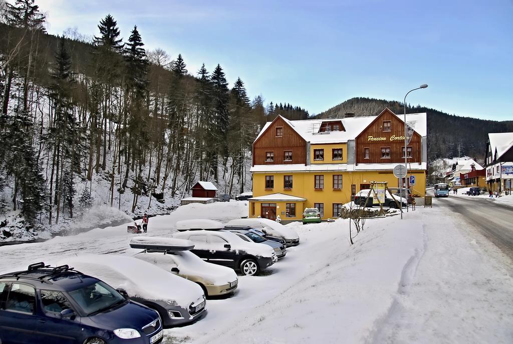 Pension Cortina Пец под Снежко Екстериор снимка